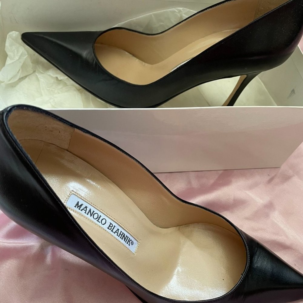 Manolo Blahnik Black Patent Leather Pumps in Original Box Size 37.5 EU / 7.5 US
